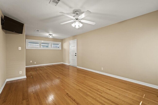 Building Photo - 5319 Saxon Dr