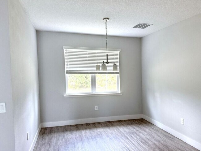 Building Photo - 2544 Alling Terrace