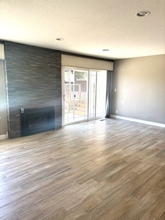 Foto del edificio - Stunning 4-Bedroom Home on Golf Course wit...