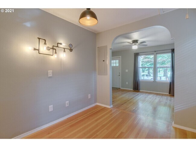 Building Photo - Move-in Special! No Deposit + $500 Off Ren...