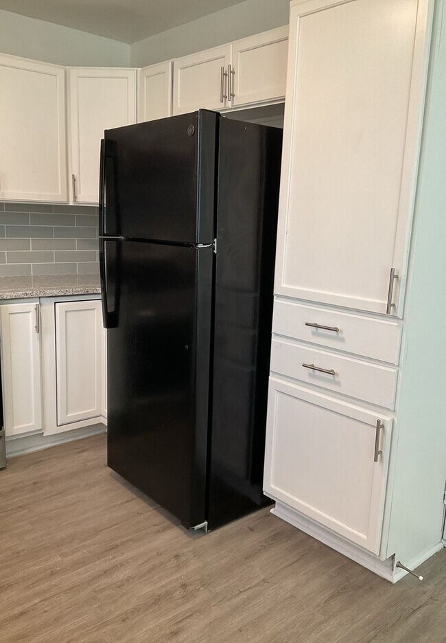 Foto del edificio - HUD APPROVED - FIRST MONTH FREE RENT - AVA...