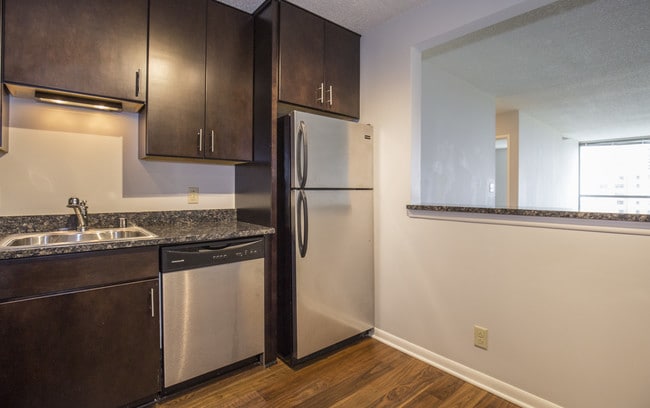 Kitchen - 1660 N Prospect Ave