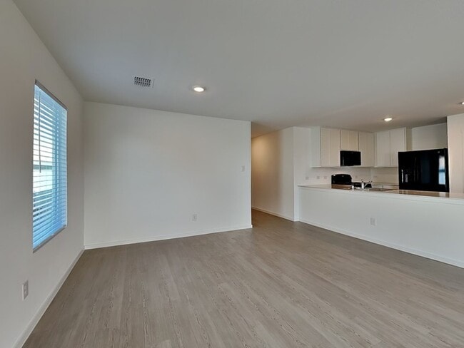 Building Photo - 1813 Equine Retreat Wy