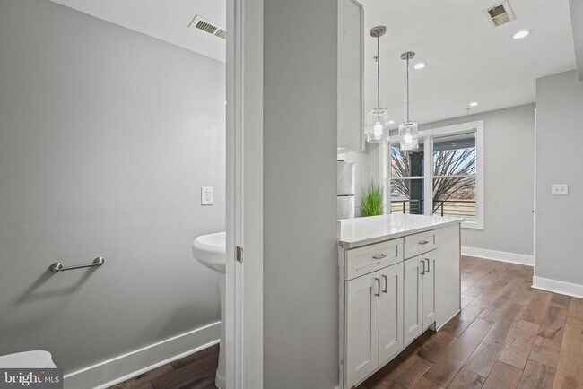 Foto del edificio - 2419 Benning Rd NE