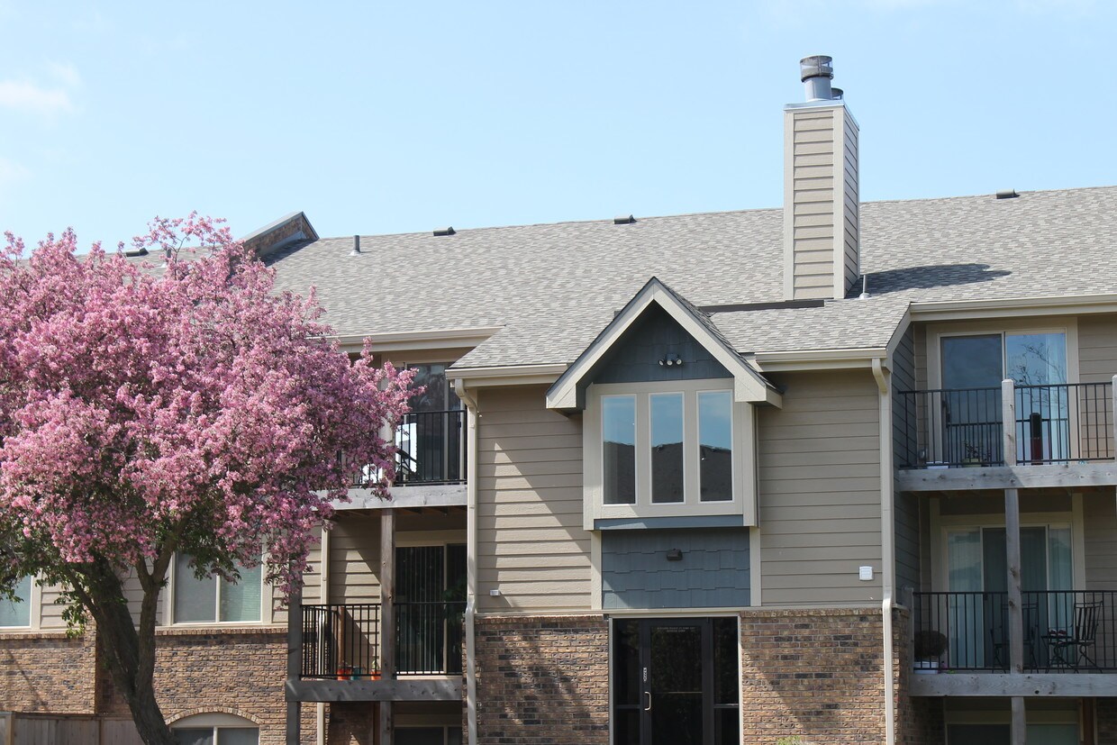 The Landing at Woodlawn Tower Apartments Wichita, KS