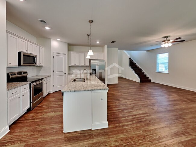 Building Photo - 5265 Valley Dr