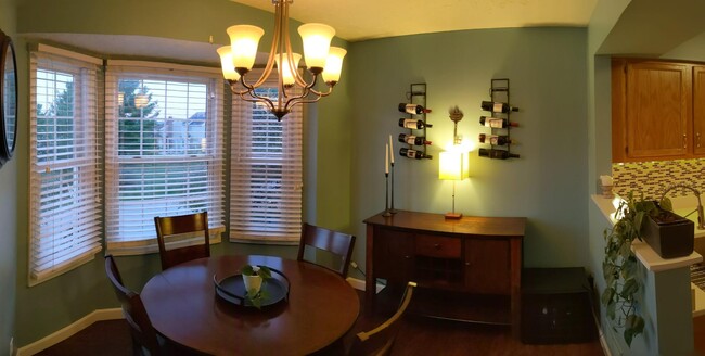 Great breakfast nook with bay window - 205 Fieldbrook Dr