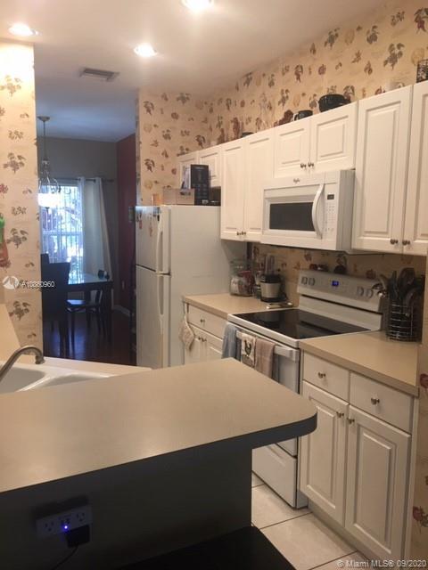 Foto del edificio - 878 NW 170th Terrace