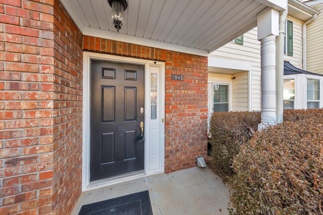 Building Photo - 2045 Fairways Ct