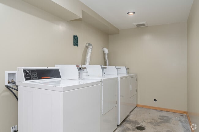 Laundry Room - Nob Hill