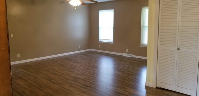 Building Photo - 106 Fisher Dr