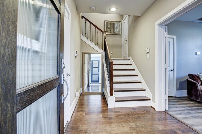 Building Photo - 5463 Larkin St