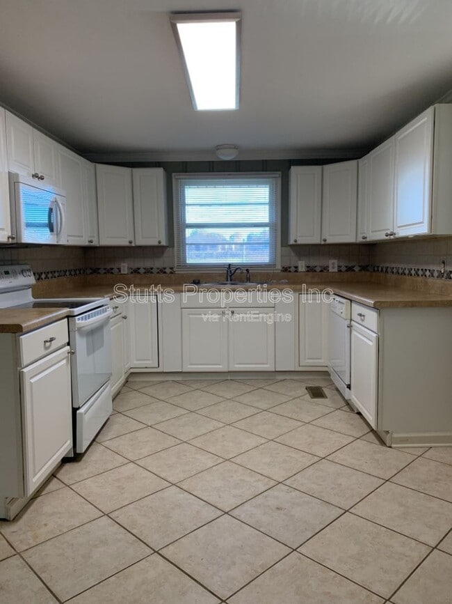 Building Photo - 106 Hackett Ct