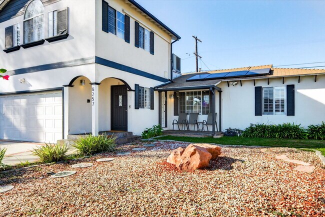 Foto del edificio - 6257 Bluebell Ave