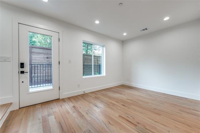 Building Photo - 4631 Belmont Ave