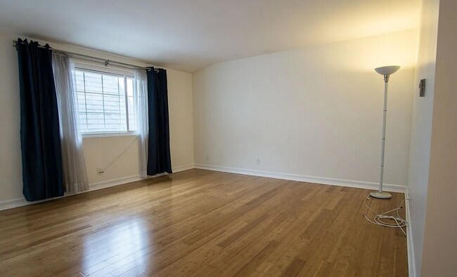 Sala de estar / Entrada - 8130 Redlands St