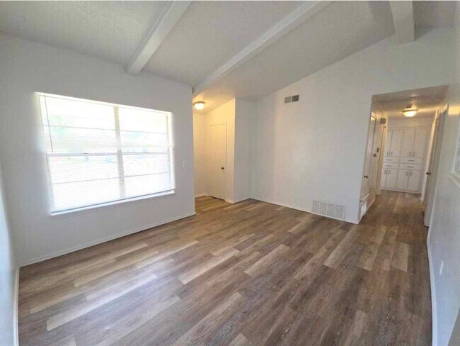 Foto del edificio - 3224 Lazy Ln