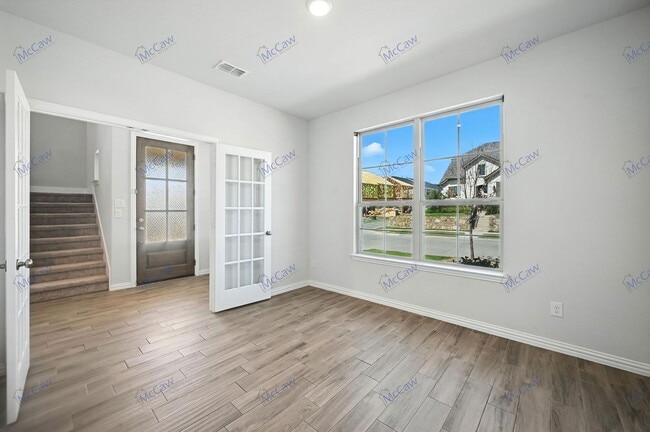 Building Photo - 700 Parkside Dr