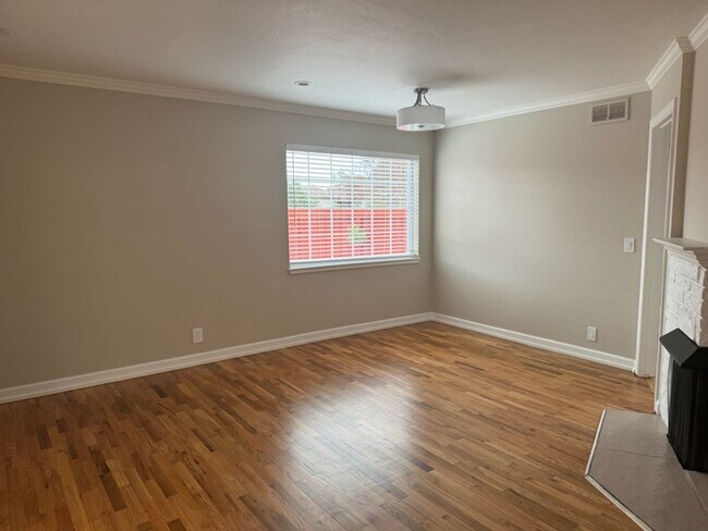 Building Photo - COMING SOON.  WILL BE READY JULY 8TH!!  Beautiful 3 Bedroom 1.5 Bath Home, Close to Santana Row.