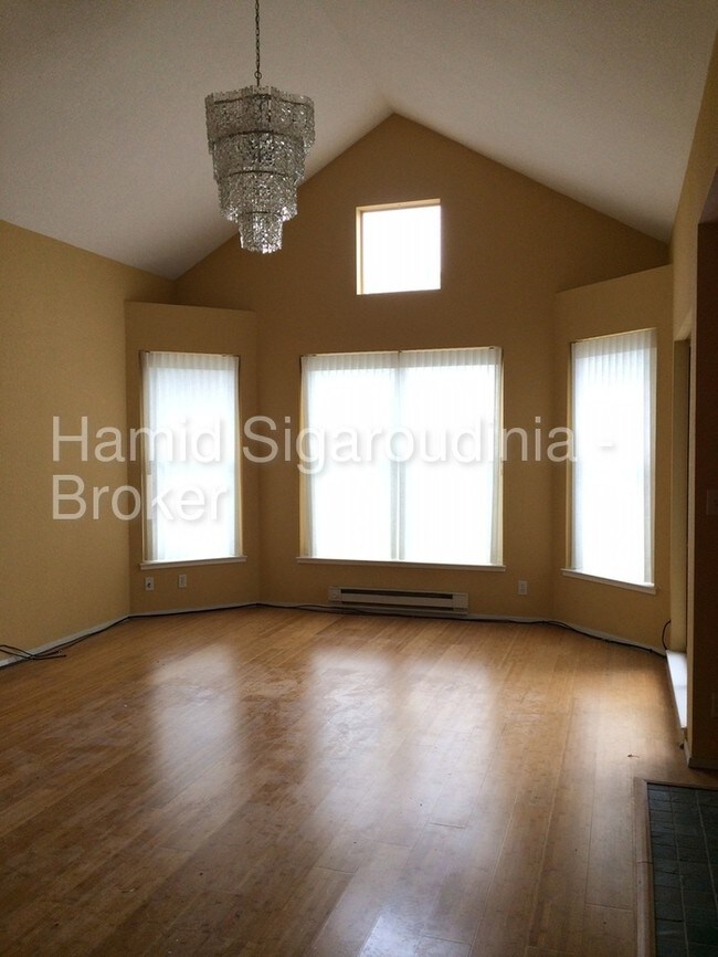 Building Photo - 1006 Steiner St