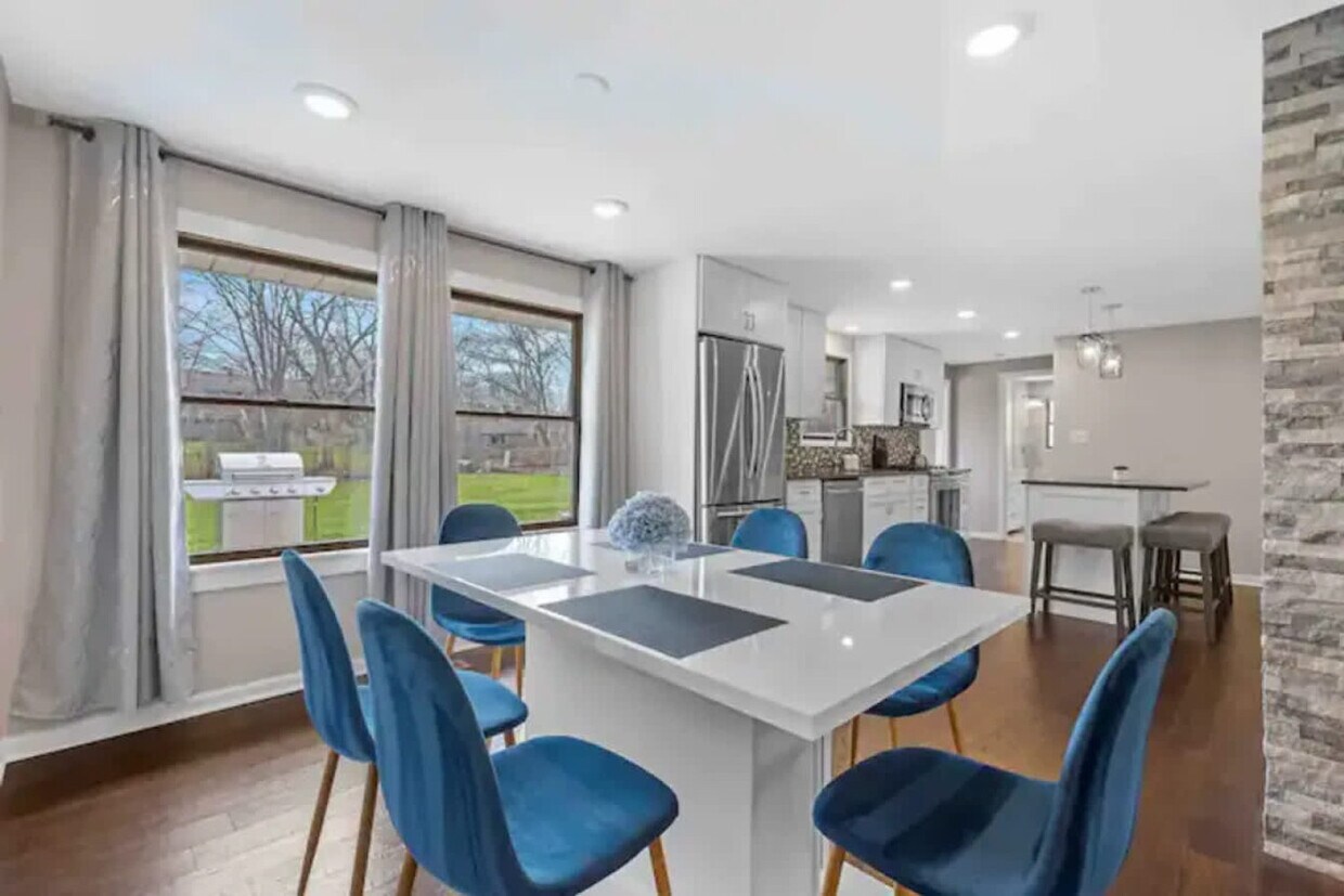 Foto principal - 1401 W Weathersfield Way