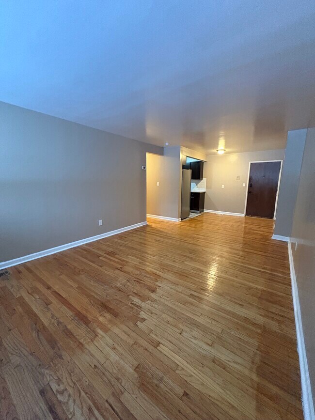 Building Photo - Lahser Manor