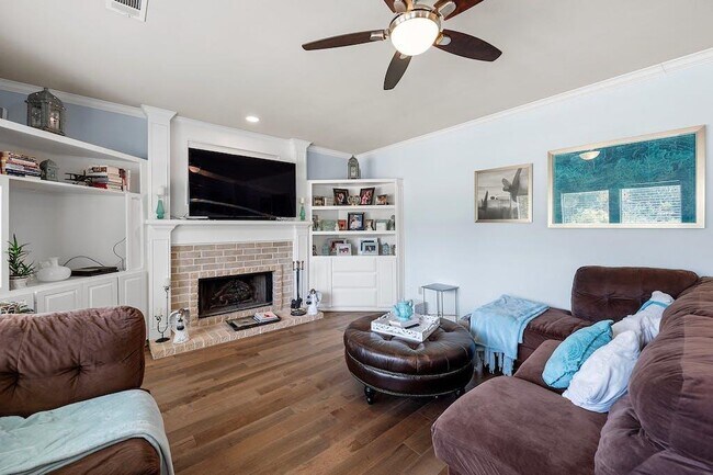 Foto del edificio - 1207 Lakeway Dr