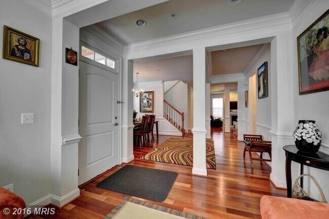 Building Photo - 4 + 4.5 BA  - Custom Home - Close in Kensington
