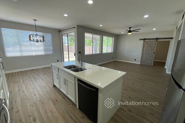 Building Photo - 7415 W Forest Grove Ave