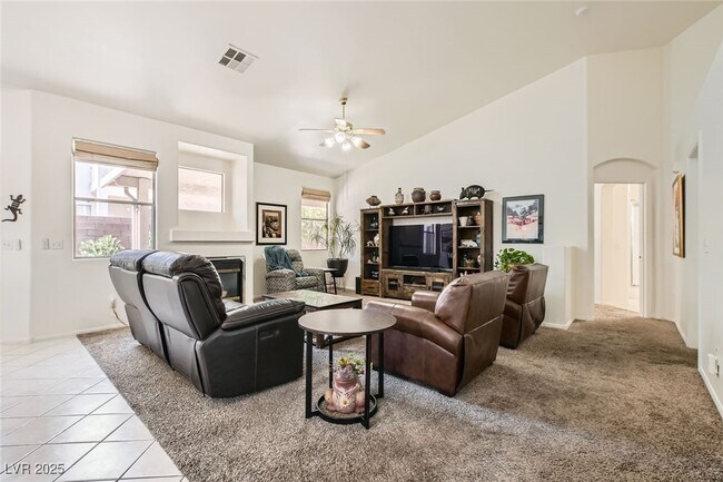 Foto del edificio - 7515 Splashing Rock Dr