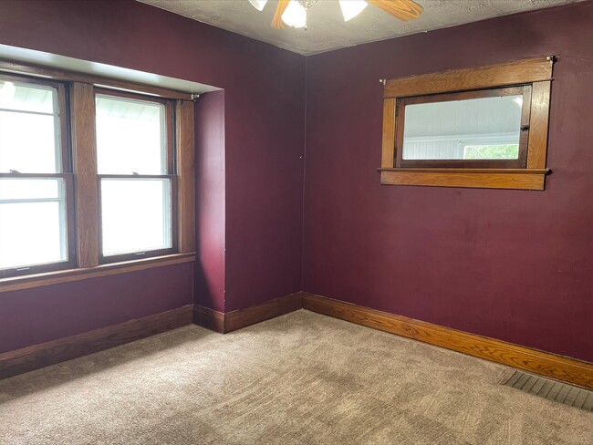 Foto del edificio - 1098 Big Falls Ave
