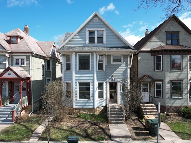 Foto del edificio - 221 N Livingston St