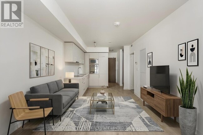 Building Photo - 576 Front St W