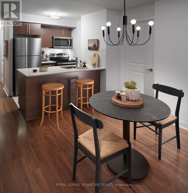 Photo du bâtiment - 105 Harrison Garden Blvd