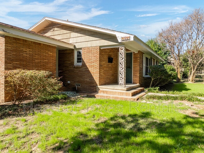 Foto del edificio - 3300 Adeline Dr