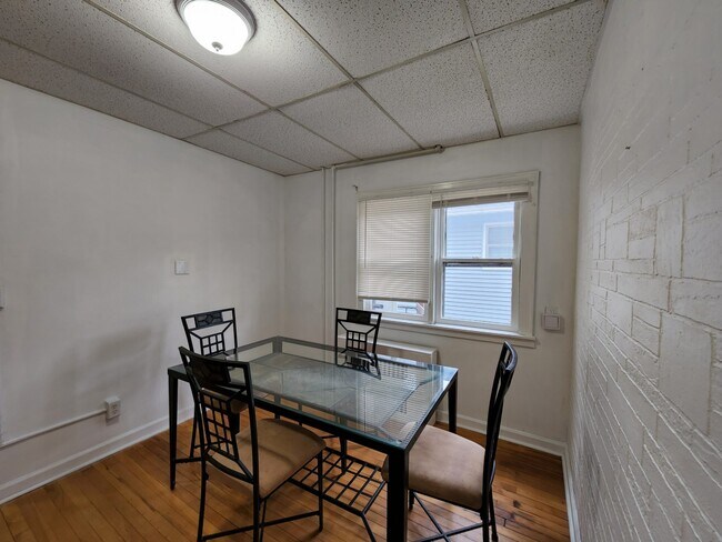 Dinning_View1 - 179 N Hudson St