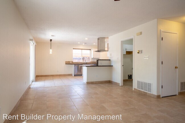 Building Photo - 3 br, 2.5 bath House - 6928 Gabbro Ave. NE