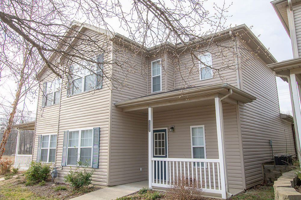 Primary Photo - 1943 Center St