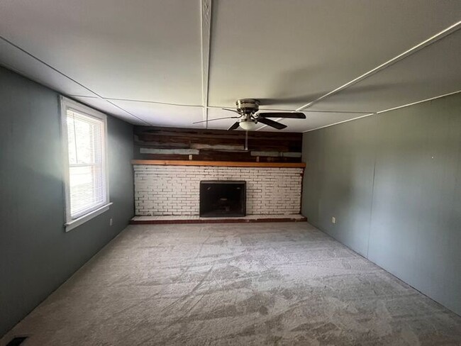 Building Photo - 735 NC-24, Cameron