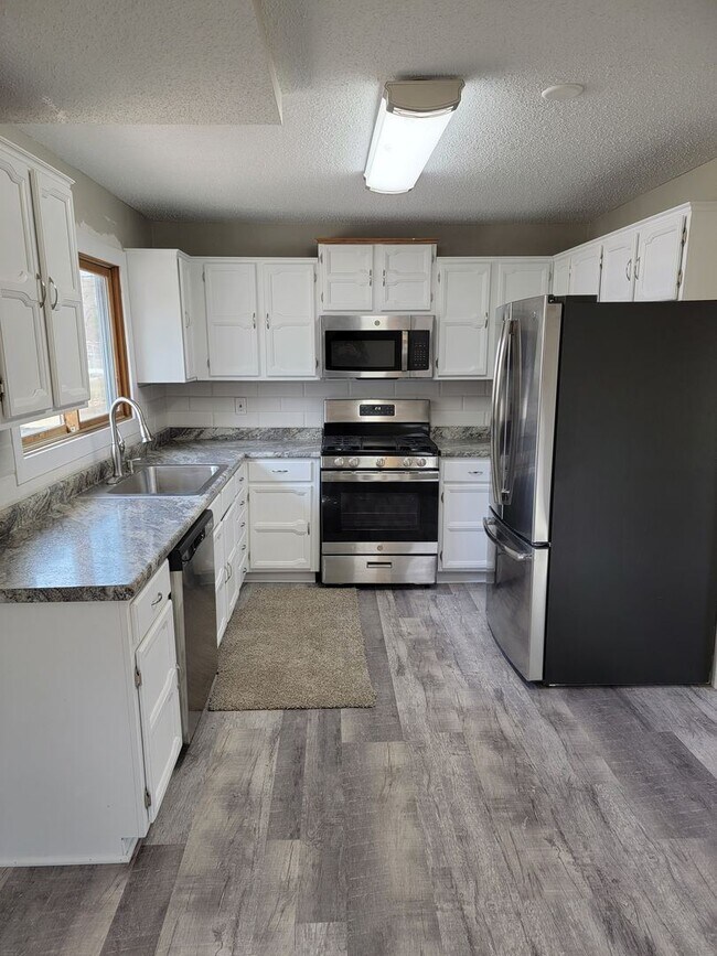 Foto del edificio - 3 br, 1 bath House - 6909 Lakeview Drive