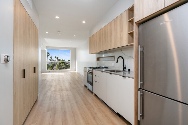 1 BR, 1.5 BA - 815SF - Archer