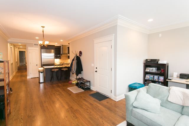 Foto del edificio - 831 W Buckingham Pl