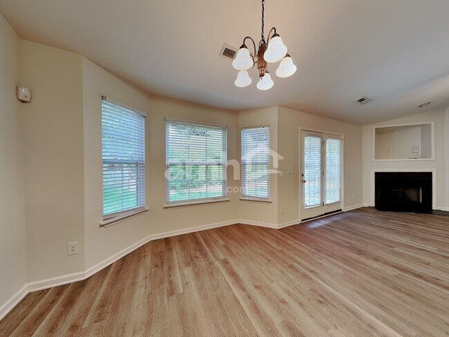 Foto del edificio - 770 Peachtree Meadows Cir