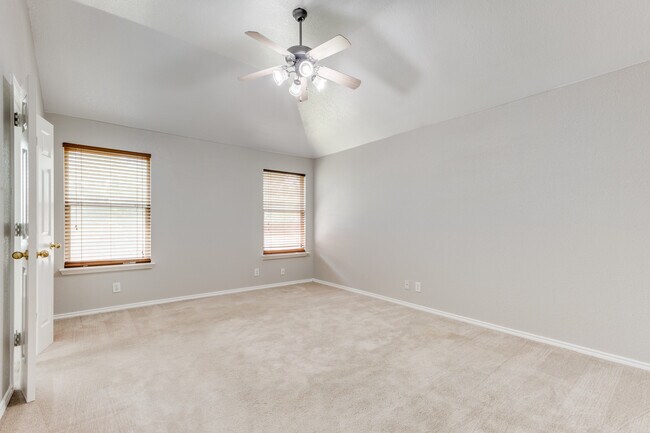 master bedroom - 9622 Emerald Pl