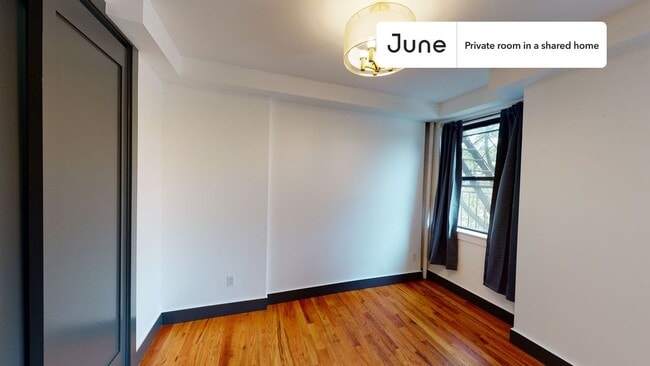Foto del edificio - Private bedroom in 5 bed/2 bath Home