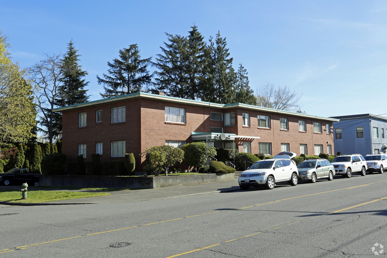 Foto del edificio - Admiral Crest Apartments