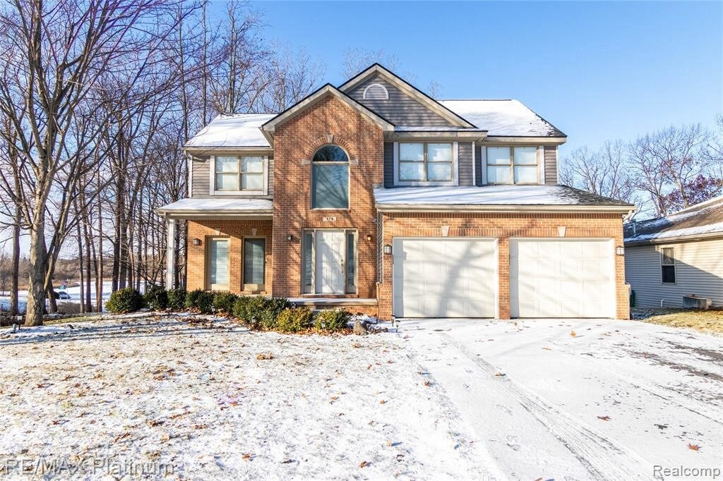 Primary Photo - 179 Lakeshore Pointe Dr