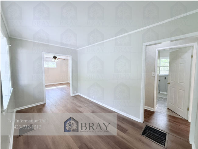 Foto del edificio - Charming Cottage Retreat in the Heart of Ridgefields – 2BR Renovated Home with Stream Views