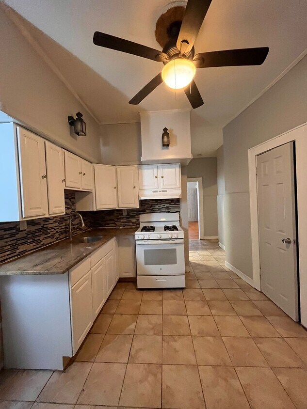 Foto principal - 104 Claremont Ave