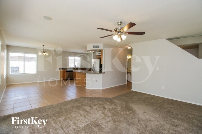 Building Photo - 3941 E Esplanade Ave